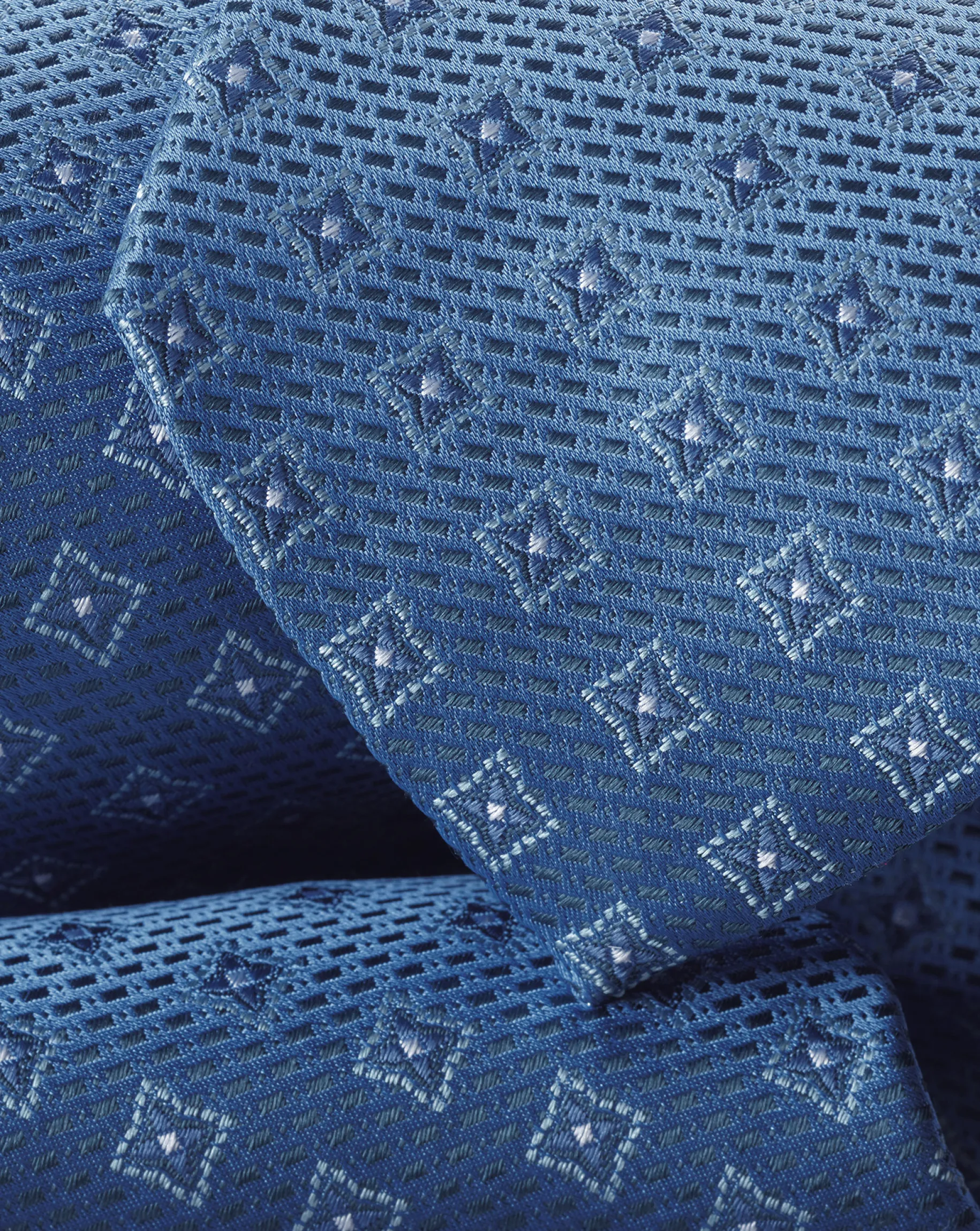 Accessories<Charles Tyrwhitt Medallion Pattern Silk Tie - Cornflower Blue