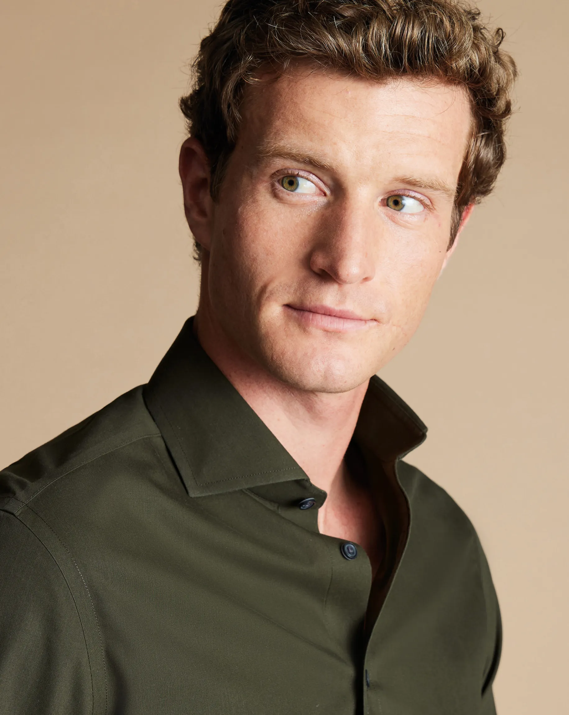 Dress Shirts|Non-Iron Shirts<Charles Tyrwhitt Spread Collar Non-Iron Poplin Shirt - Green Olive